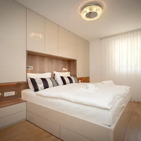Apartment Vindobona 1 *
