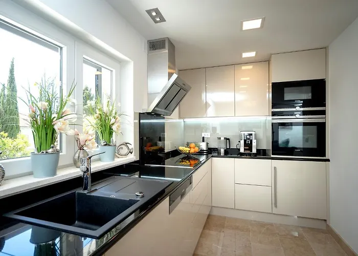 Vindobona 1 * Hvar Town