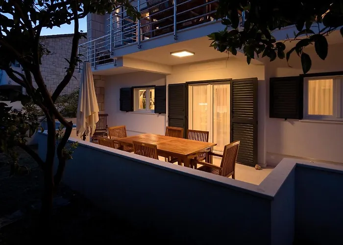 Vindobona 1 Hvar Town