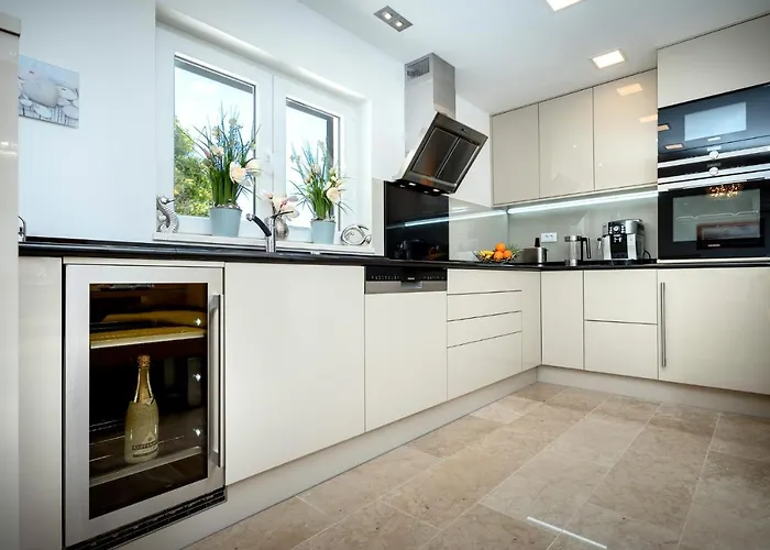 Vindobona 1 * Хвар