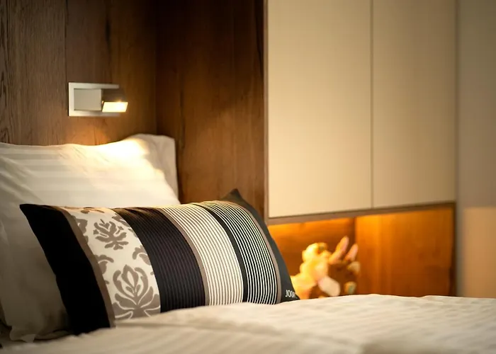 Vindobona 1 * Хвар