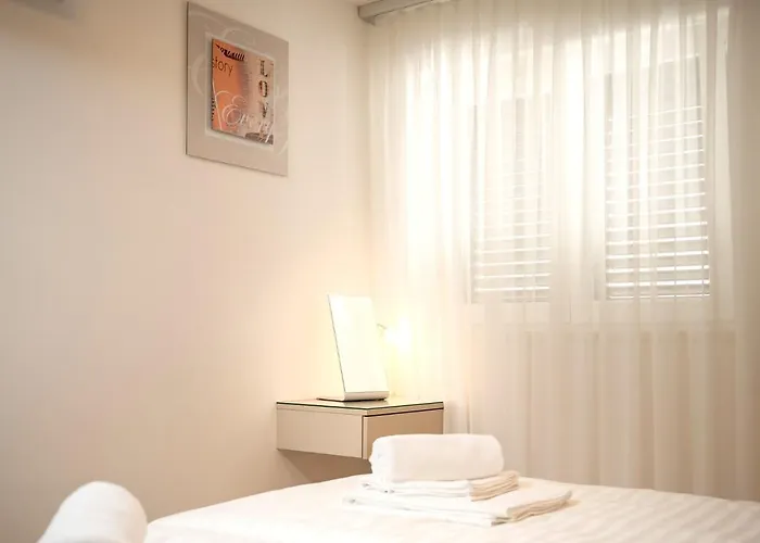 Vindobona 1 * Хвар